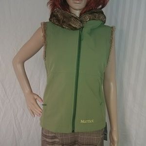 Green Marmot vest with faux fur trim